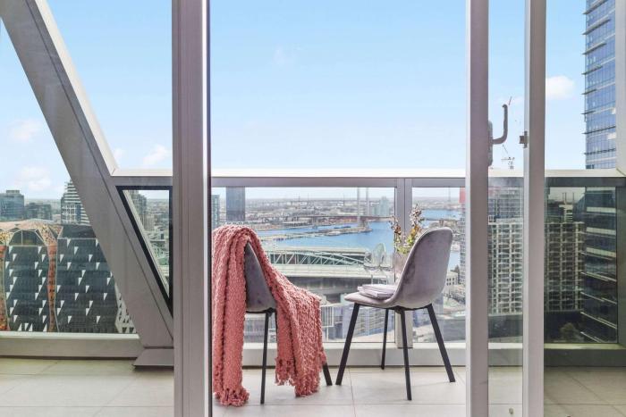 Docklands 3BR Getaway Harbour View & Free Parking