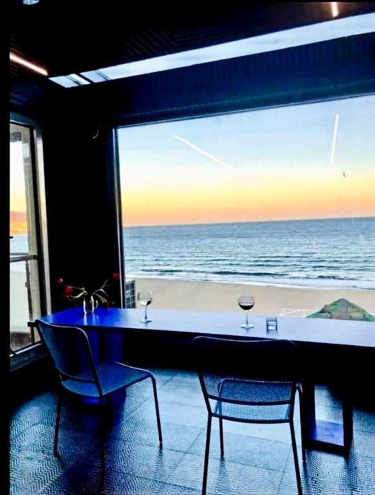 Seafront Luxury Studio with Panoramic Sea View, Sunny Beach