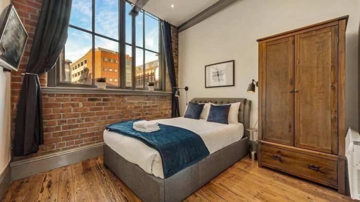Central Warehouse Apt - Sleeps 8, Pet Friendly