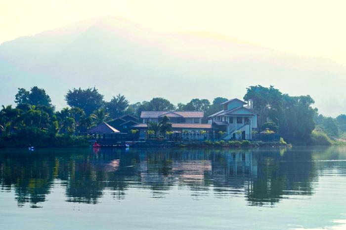 Nishigandha Jal Mahal Resort