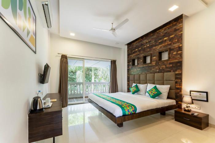 Treebo Blue Roof, Kelwa