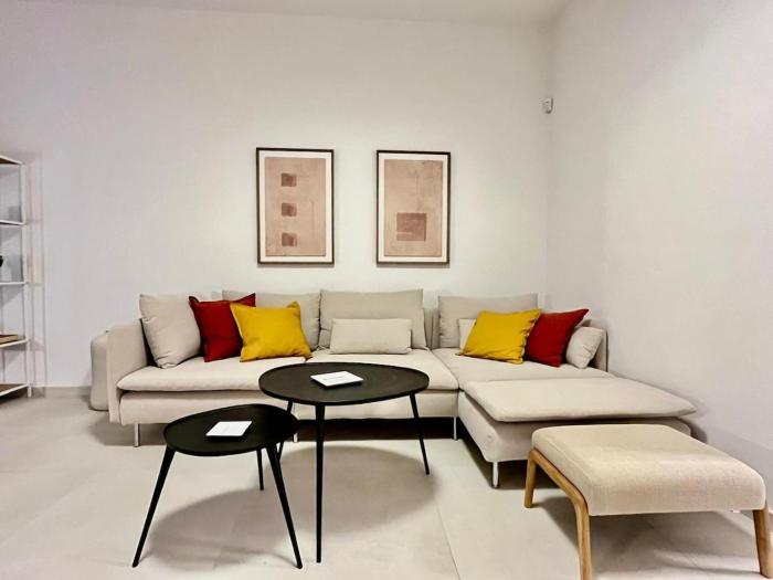 New 1BR Apt modern and light