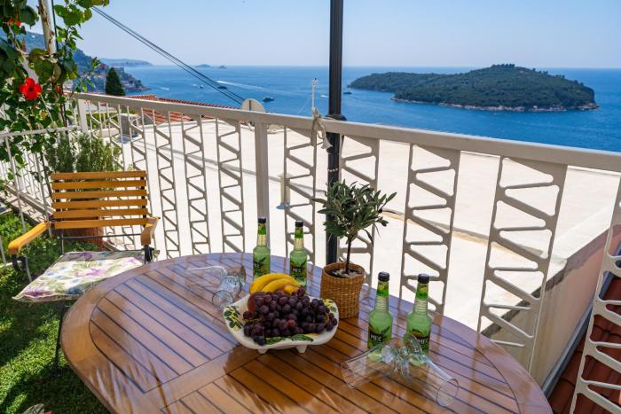 Apartments and Room Lora