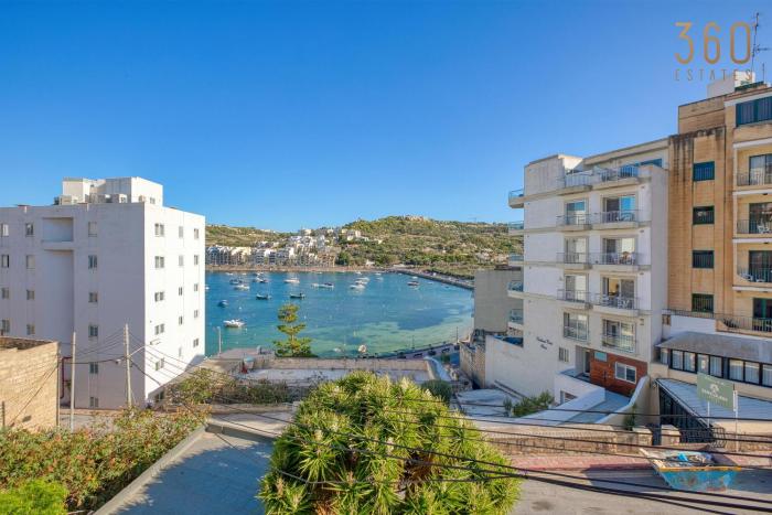 Lovely sideview 3BR home next to promenade with WIFI by 360 Estates