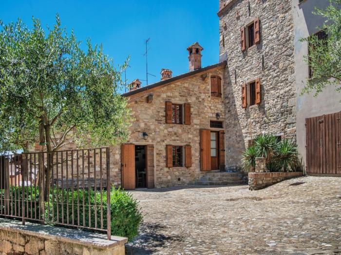 Tranquil Village Stay with Fireplace