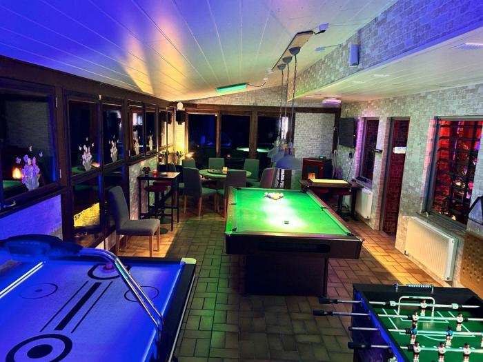 Gruppenunterkunft-Klein-Holland-Harz-aussergewoehnlich-und-einzigartig-mit-grossartiger-Unterhaltung-fuer-jedes-Alter-fuer-bis-zu-24-Personen