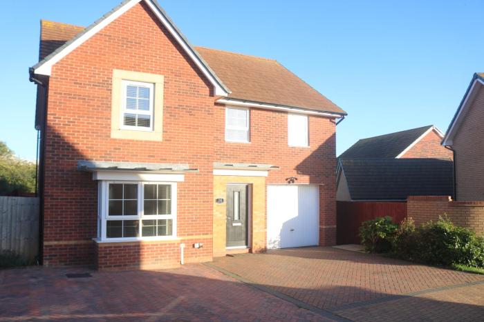 Modern & cozy 4 bed detached home
