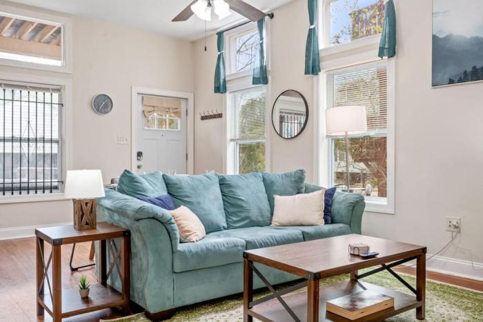 Stunning Shadyside 2 BR suite, First floor Unit in Walkable area