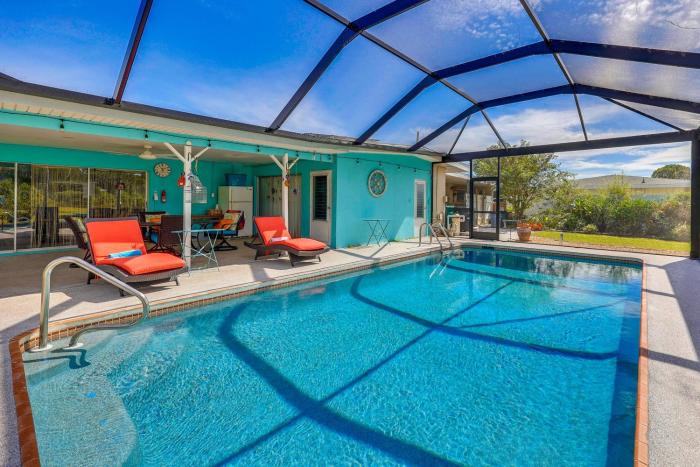 Heated Pool and Spacious Yard Port Charlotte Escape