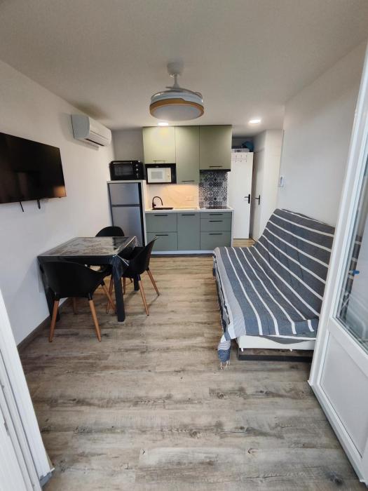 joli T2 150 mètres de la plage