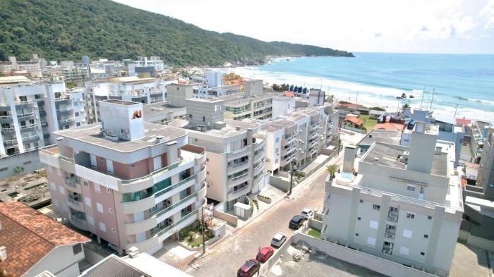 Excelente apto 3 dormitórios em Bombas SC