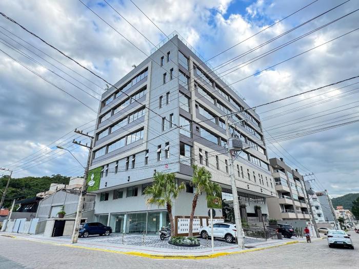 Flat com piscina aquecida em Bombas SC