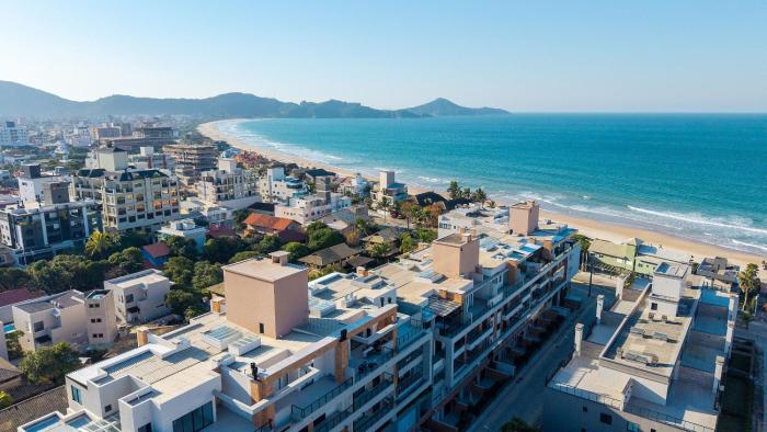 Apartamento 2 suítes com piscina em Canto Grande Bombinhas SC