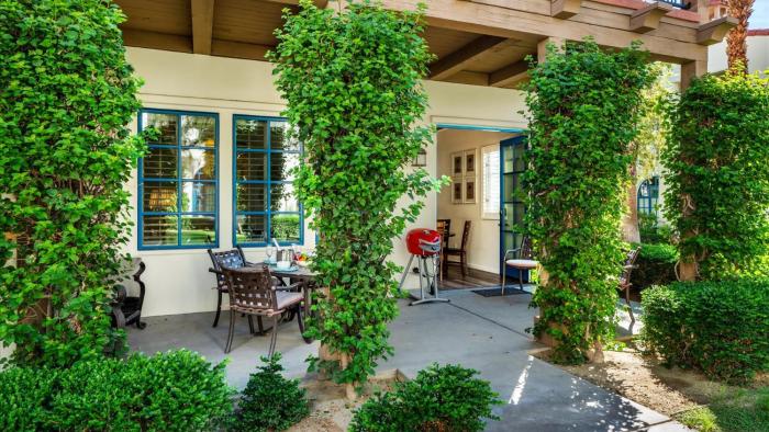 LV221 Luxurious Downstairs LV 2-Bed Lock-Off