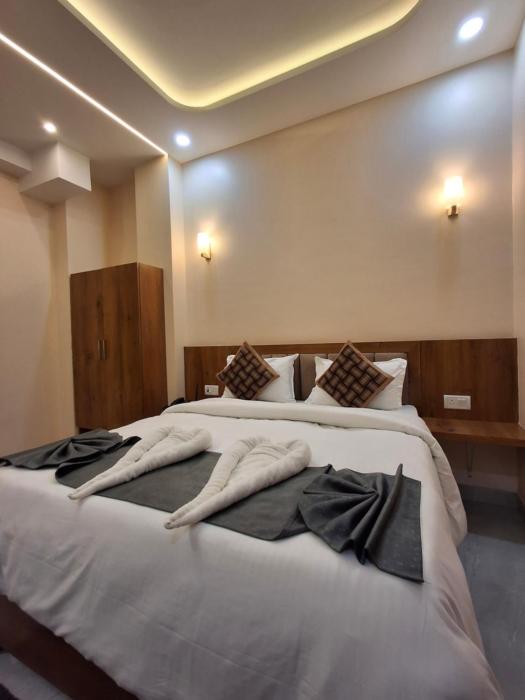 Shri Niwaas Varanasi -Forēigners Friendly, Parking-on-site Available, Near to Temple, Dashashwamedh Ghat and nearby attractions