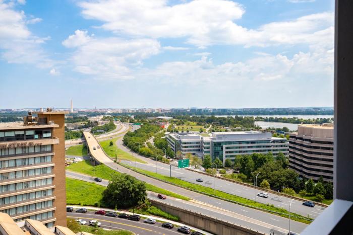 Modern Comfort Apartment Close to Metro & Shops