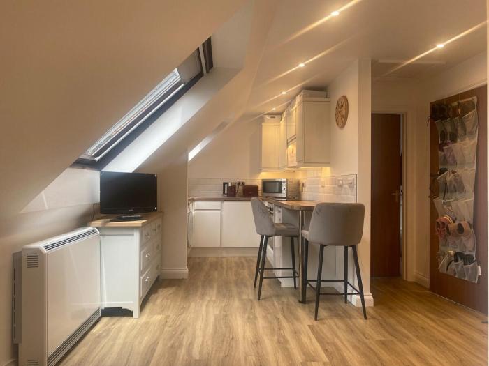 Modern 1 bedroom flat in useful location