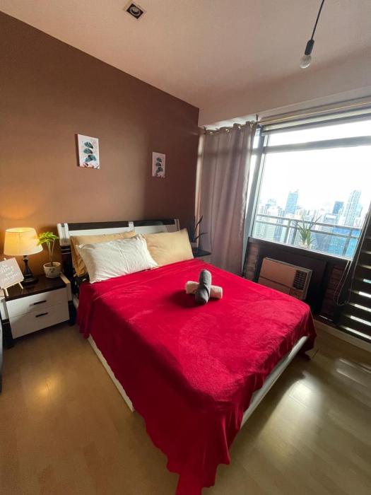 High Sunset View with Fast WiFi, Pool, Big Balcony, Gym Access