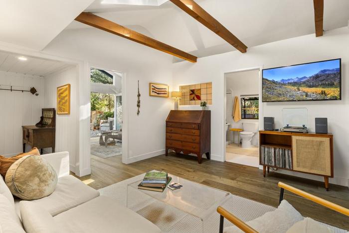 Topanga Garden Paradise 1BR 1BA in the Heart of PO Tract