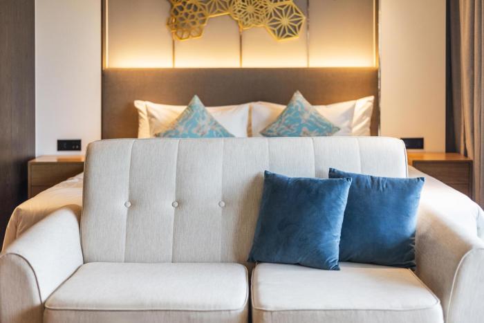 Spacious Studio S2404 Tropical Views