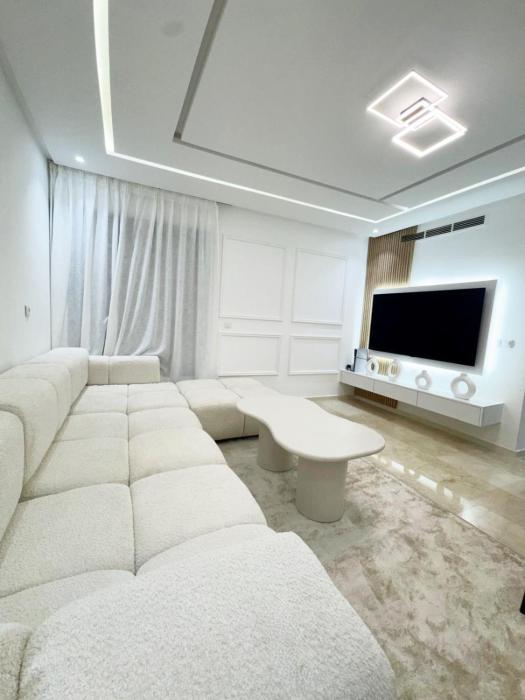 Appartement de Luxe 3 Chambres avec piscine au centre