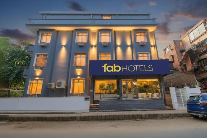 FabHotel Lord Inn