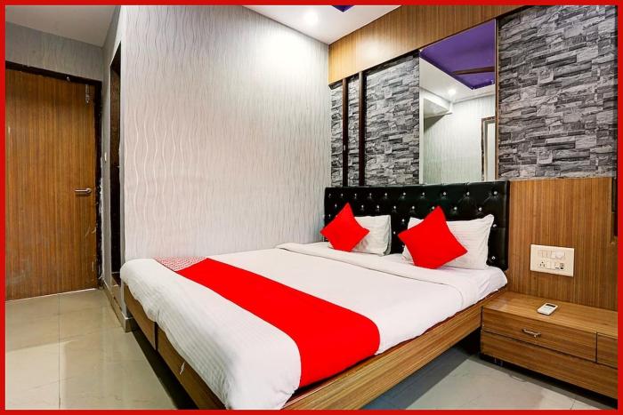 Hotel Madison Blue Near Railway Station -Fully Air Conditioned Room-Hygiene And Spacious Room - A Premium Hotel