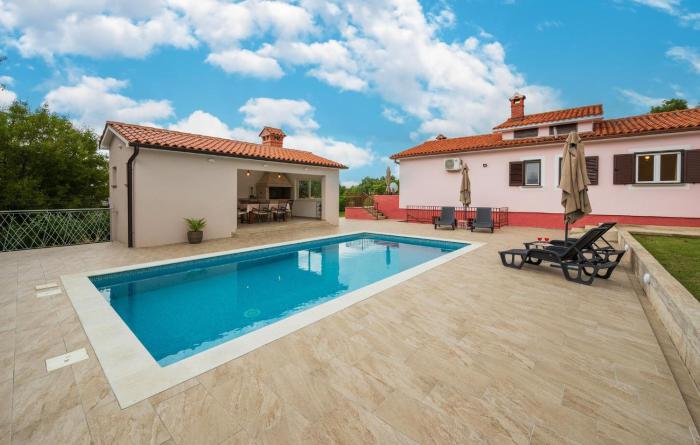 Nice Home In Sveti Bartol