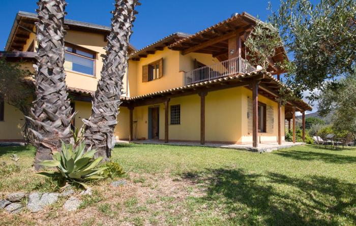 Two-Bedroom Holiday Home In Smaria Di Ricadi -Vv-