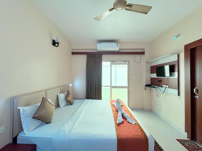 Hotel Golden Wave Near Sea Beach - Fully Air Condition withLuxury Luxuary Rooms With Attached-Balcony Free Wifi & Lift Facilities# Boutique Services - A Top Rated Hotel IN Puri