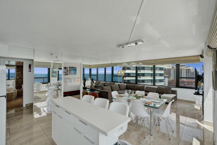 Stylish Oceanfront 2BR 1 and a half BA Condo with Resort Amenities Pools Gym Sauna 1402