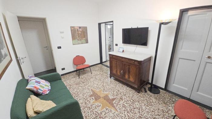 La Gemma del Galeone, di fronte allAcquario