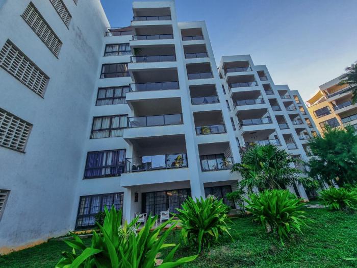 Spacious Penthouse with Stunning Beachfront Views 2