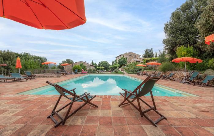 Lovely Apartment In Casole Delsa