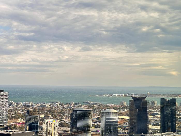 Luxury Ritz 2B2B with Pool Gym Sauna