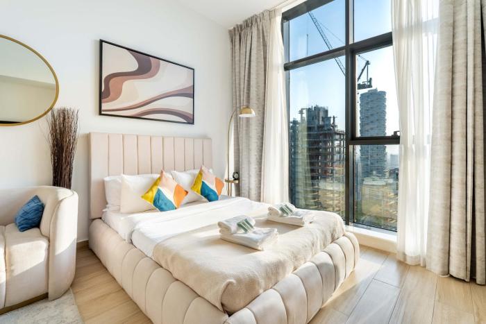 Bright Studio in JVC with Gym & Pool Access