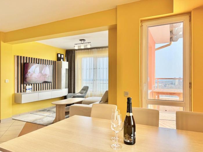 SeaSky SmartHome-Penthouse with private Parking