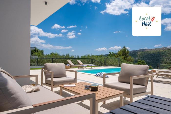 NEW! Modern Villa Nacle with heated Pool