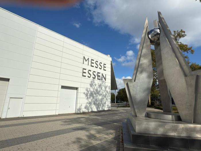 Premium-Messe-Apartment No 6 - direkt gegenüber der Messe Essen, mit Küche, Smart-TV und Balkon