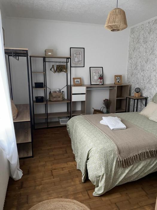 Maison lumineuse, proche centre.