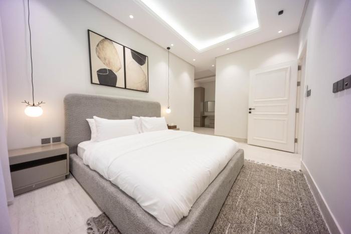 Elegant 2BR Apartment near Boulevard NZL152