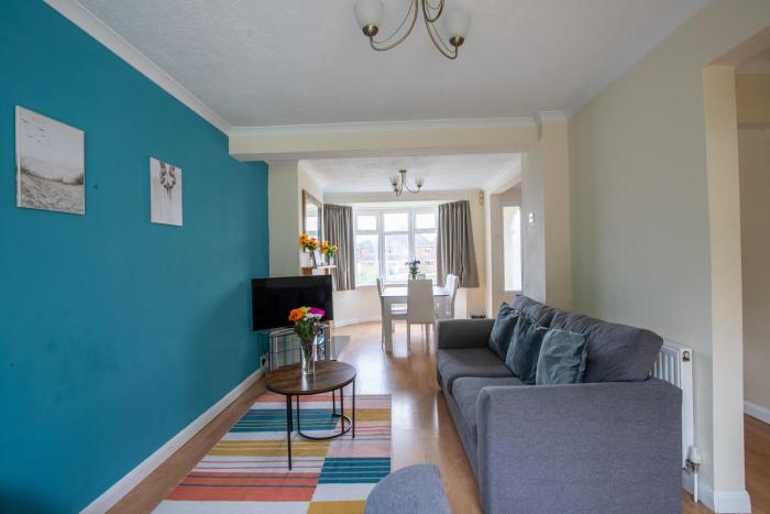 40 Percent Off Monthly, Large House, Free Parking