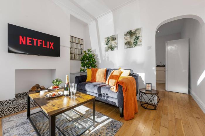 Metrolink Steps Away • Fast City & Airport Links