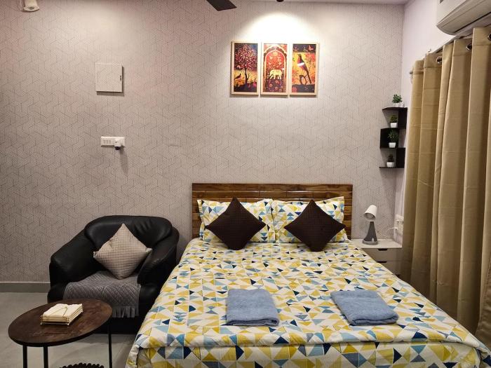 Studio Flat near Airport & Metro