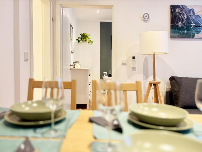 COZEE - Air-Conditioned Apartment with Netflix