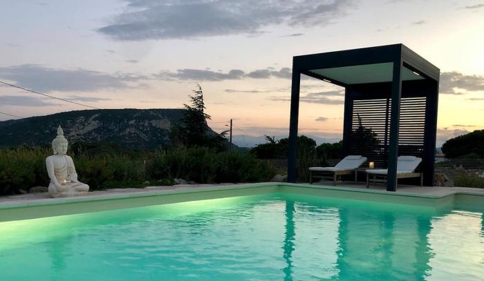 Villa Kéona , gîte 5 étoiles avec piscine privée et vue nature