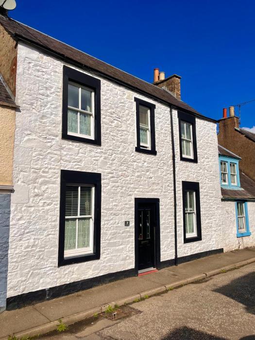 Character cottage in centre of Moffat