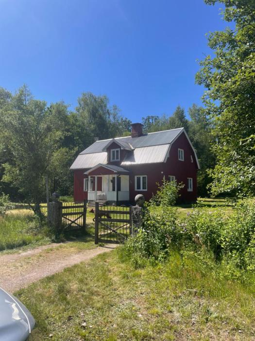 3 bedroom Forest Cabin Retreat in Högsby Småland