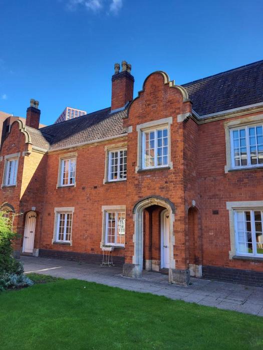 Period property, 1 bed, City Centre, secret garden