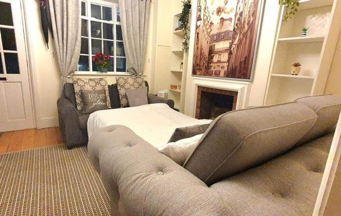 Windsor Castle amazing Cottage